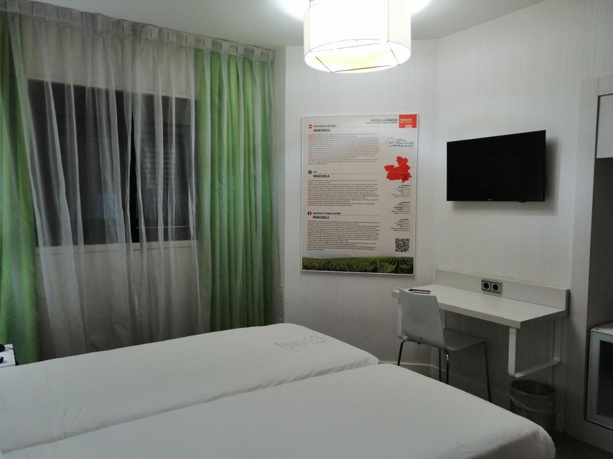 Ibis Styles Madrid Prado Hotel Bagian luar foto