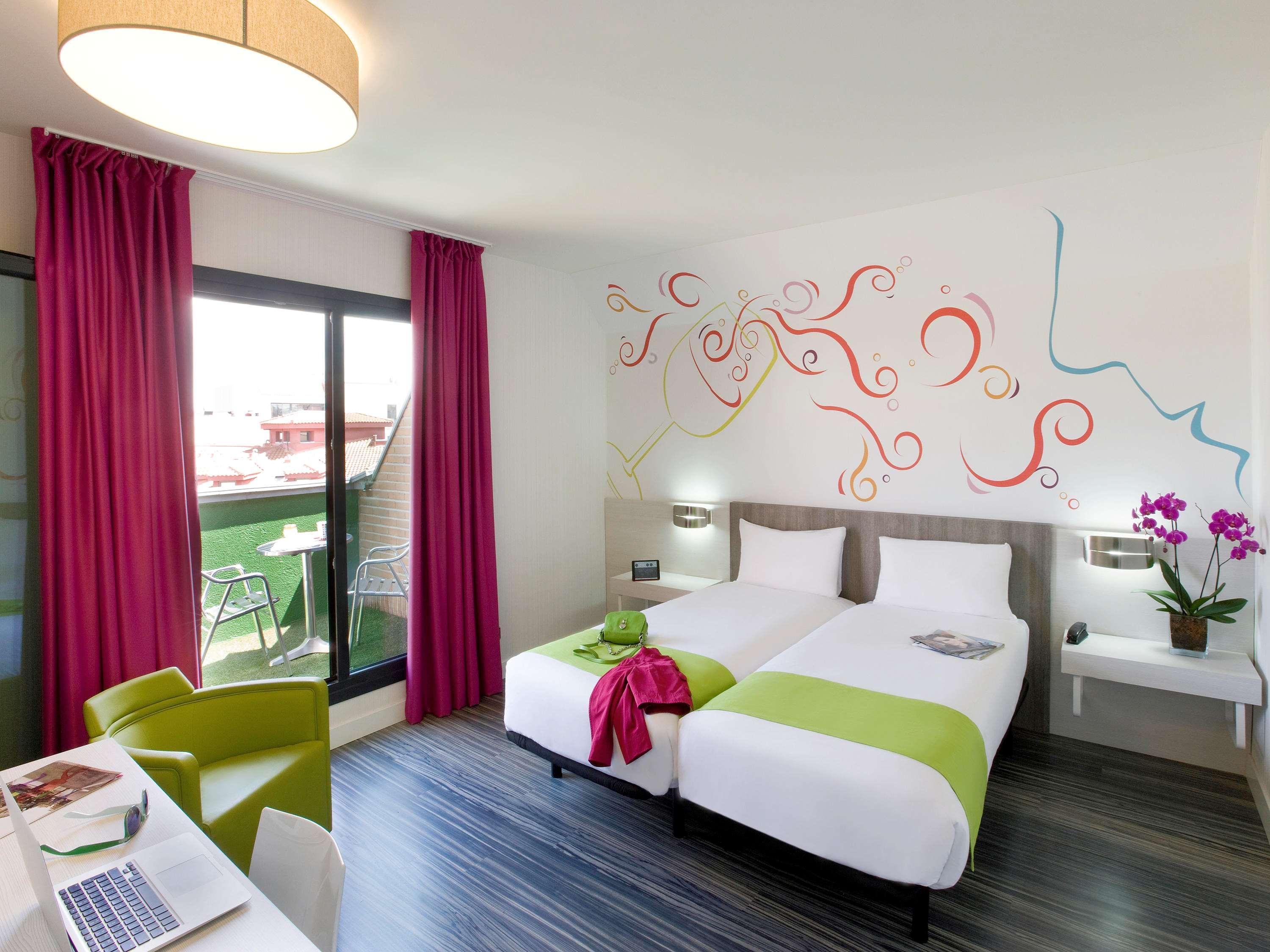 Ibis Styles Madrid Prado Hotel Bagian luar foto